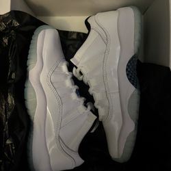 Air Jordan Retro 11 Size 4Y D/S