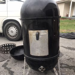 Webber Smokey mountain Smoker 