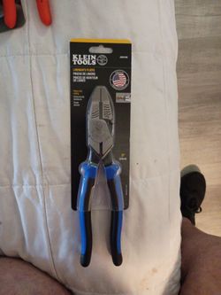 ***Klein Tools Linemans Pliers***
