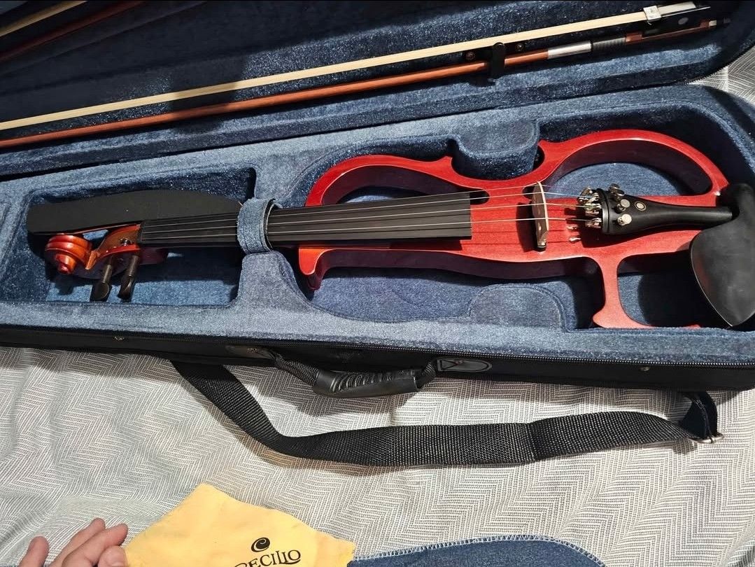 Cecilio 4/4 Electric Violin w/accessories