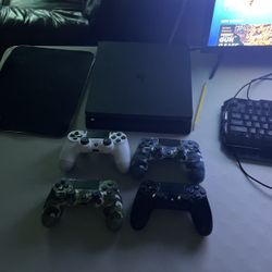 Ps4 Slim With 4 Controllers And Gaming Mouse Also A Charging Dock
