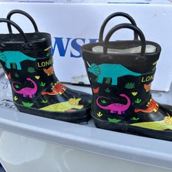 Kids Rain Boots 👢size 6  Not Free 