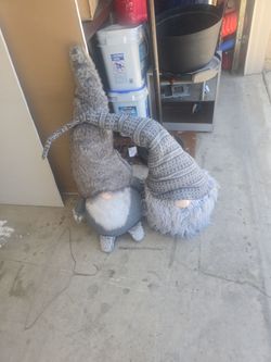 2 XL stuffed winter/Grey gnomes