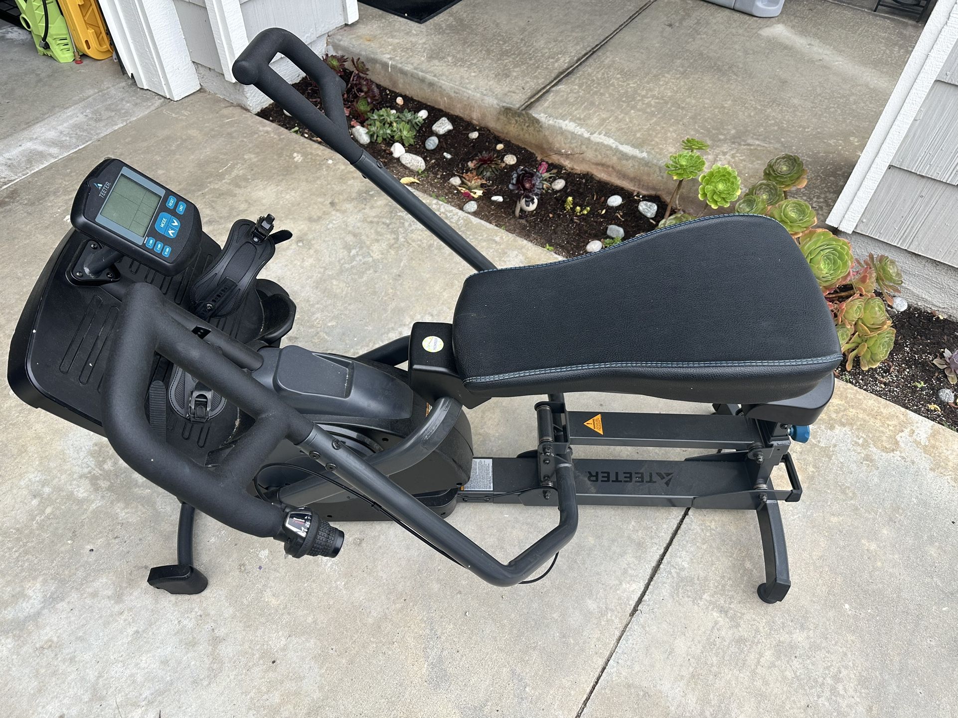 TEETER POWER 10 ROWING MACHINE