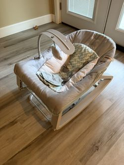Baby Rocker / Bouncer Seat – Good Condition