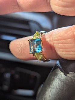 10kt London Topaz with peridot