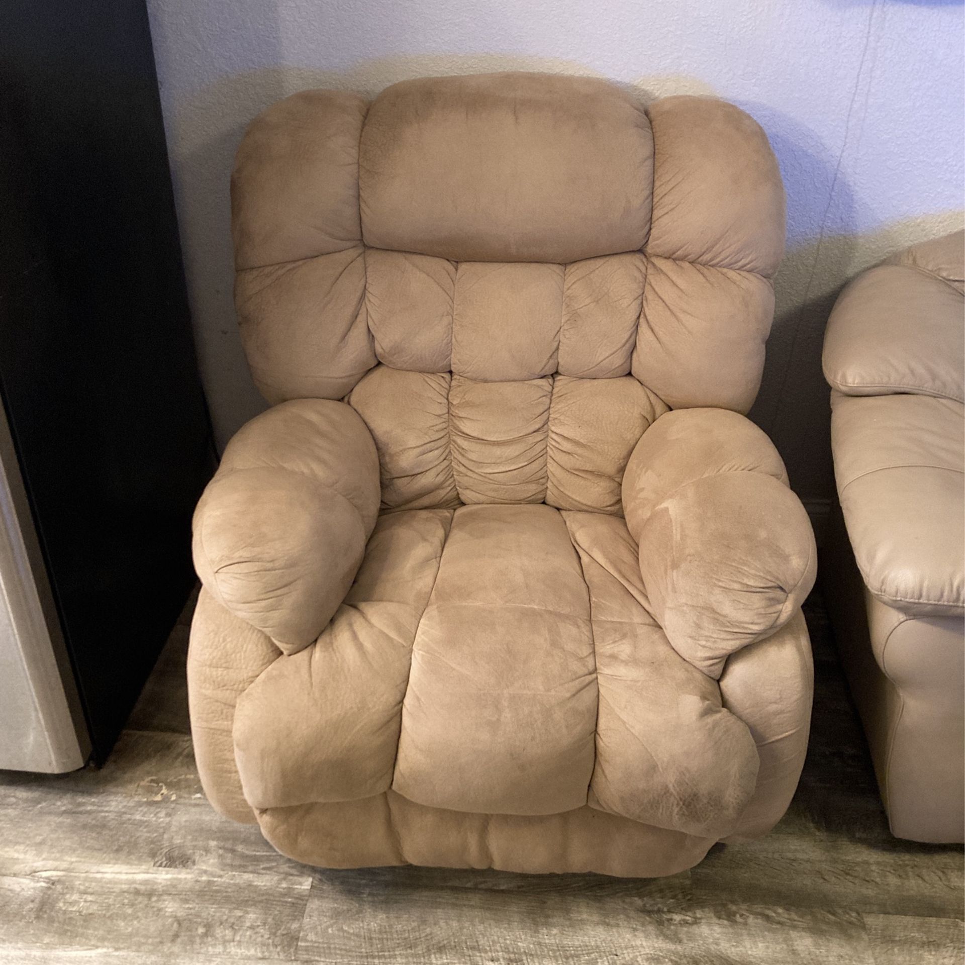 Lazyboy recliner chair 
