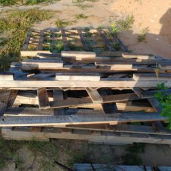 Approx. 5 Wood Pallets