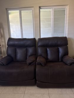 Bob’s Discount Furniture Power Lift Recliners – Set of 2