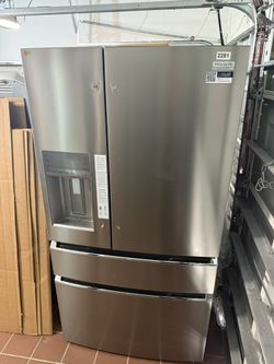 FRIGIDAIRE GALLERY 36” COUNTER-DEPTH 4-DOOR FRENCH DOOR REFRIGERATOR IN SMUDGE-PROOF STAINLESS STEEL. $1,000 MODEL #GRMC2273CF03. ORIGINAL PRICE $2,19