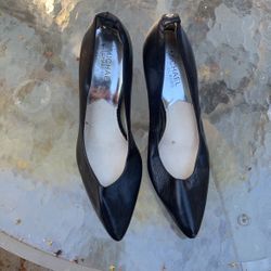 MK BLACK HEEL SIZE 8.5