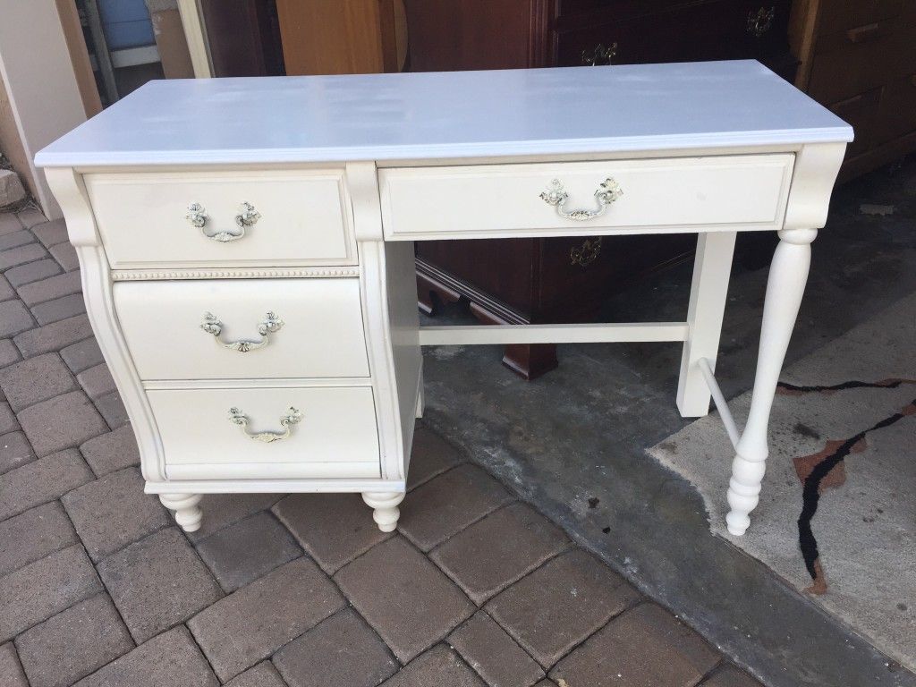 Stanley furniture Company Desk