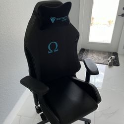 Secretlab Omega Soft Weave Chair