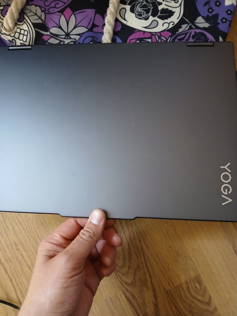 Lenovo Yoga 7 2in1 16" W/ Intel Ultra 5
