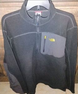 FIRM IN MERCED‼️The North Face Half-Zip Fleece Pullover men's size xl
