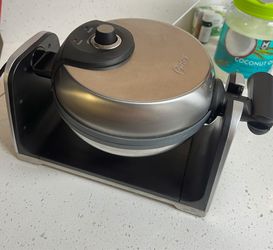 Belgian waffle maker