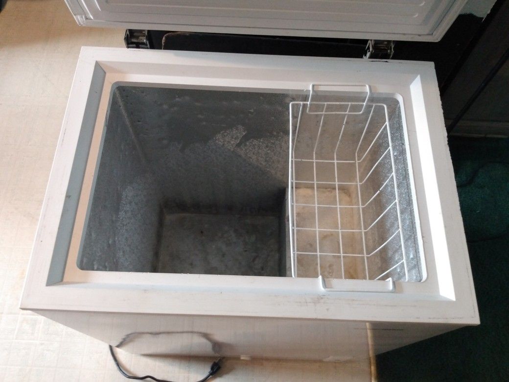 Black and Decker deep freezer. for Sale in Brooksville, FL OfferUp