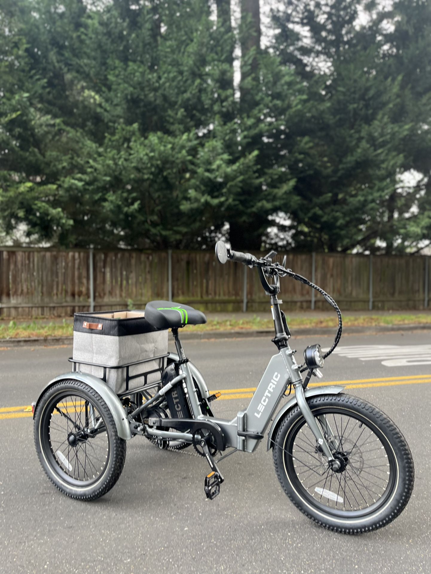 Lectric XP Trike Electric Folding Bike – ONLY 5 MILES – LIKE NEW Tricycle