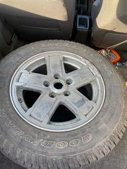 2006 Jeep Grand Cherokee Tire 