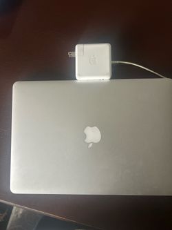 MacBook Pro 15” ( 16GB / 512 GB )