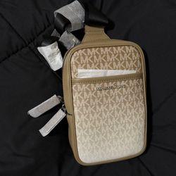 Michael Kors Cooper Signature logo Sling bag