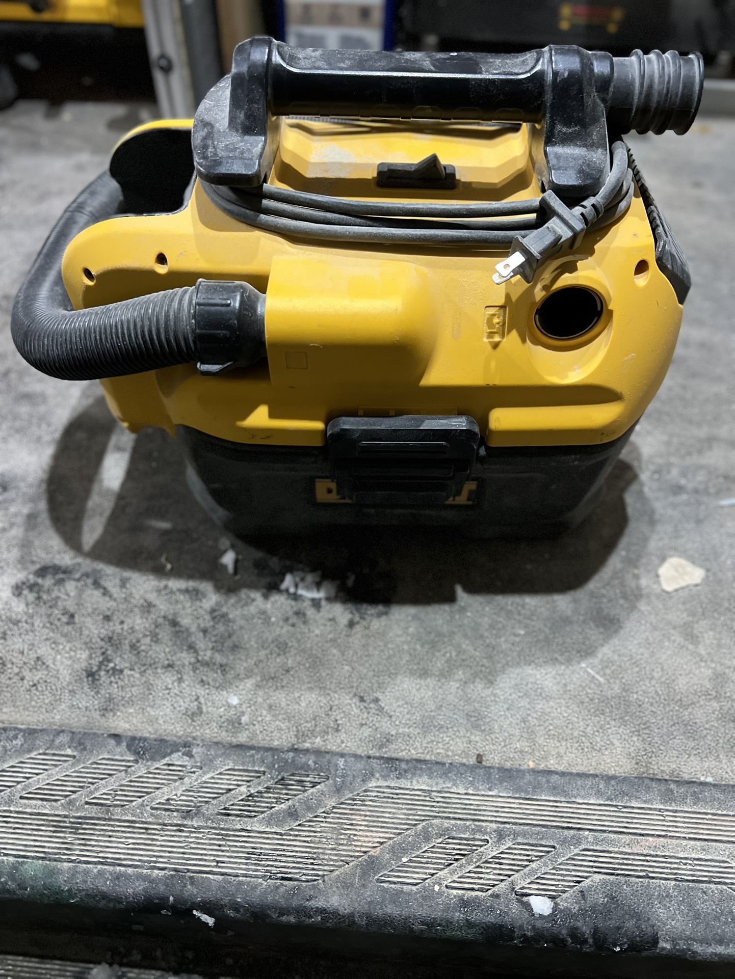 DEWALT 20V MAX Wet/Dry Vacuum, Cordless ,and Corded