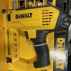 Dewalt 5-1 multi Tacker and staple gun