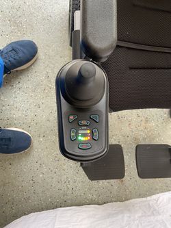 Electric wheelchair/2 batteries like new