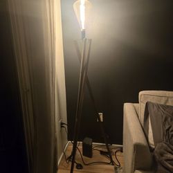 Tripod Floor Lamp w/ Edison Bulb – Modern / Industrial Style