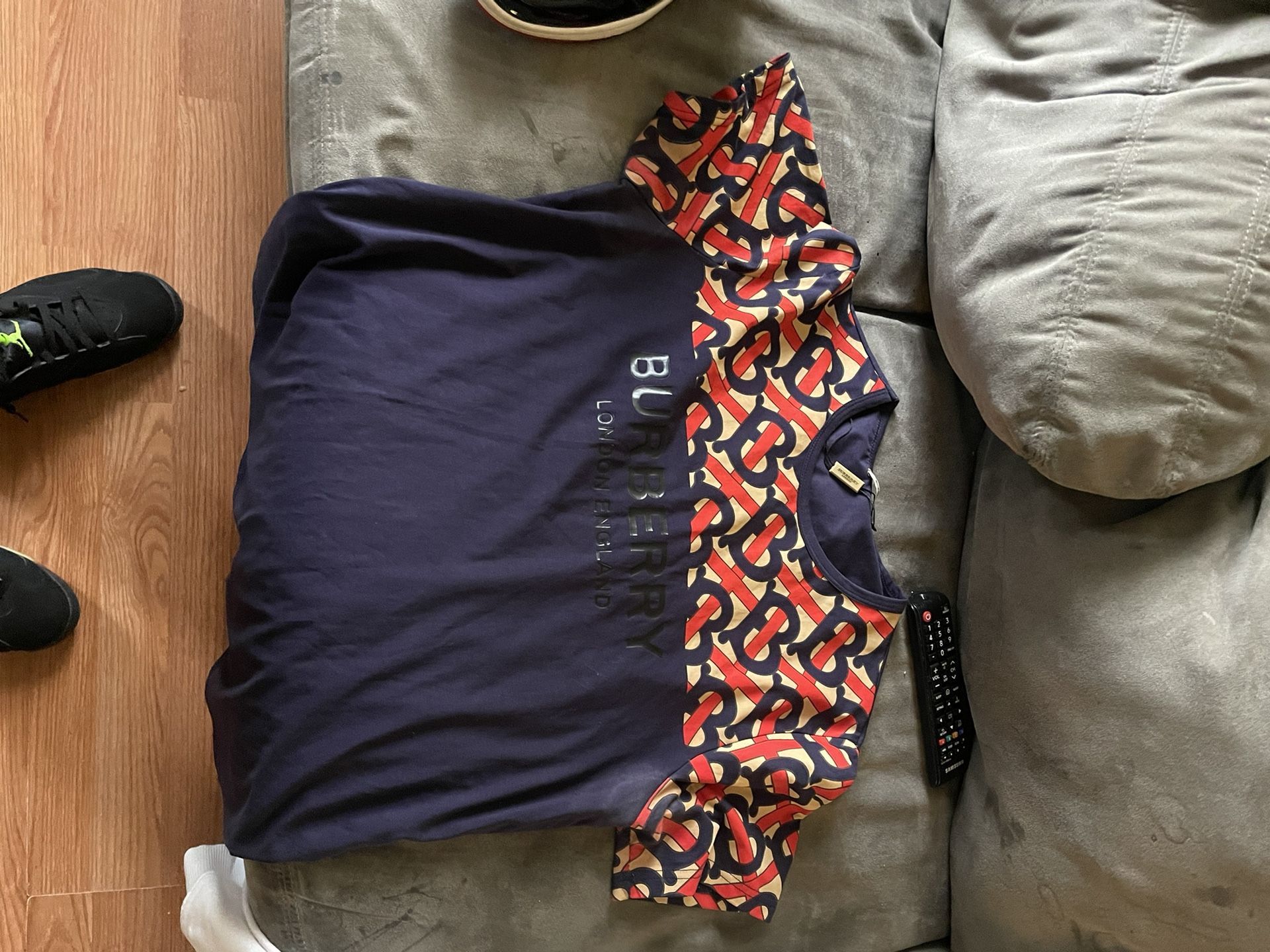 Burberry T-shirt L