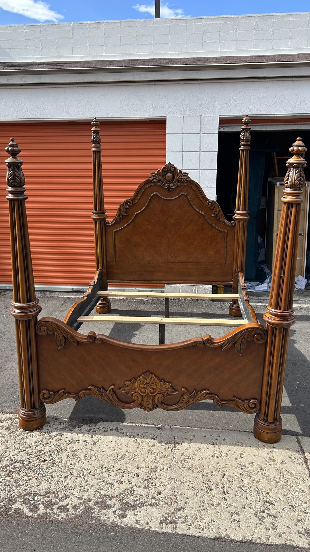 Vintage Pulaski Queen Edwardian Poster Bed frame curved decor golden brown(address in description) 👇delivery 🚚 available within 15 miles with extra