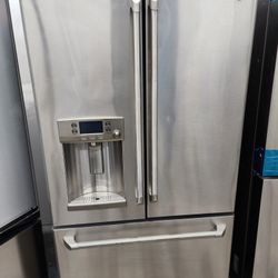 Like New Ge Refrigerator French Door 