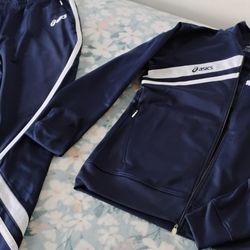 ADIDAS WOMANS SPORT SET...NEVER USE...