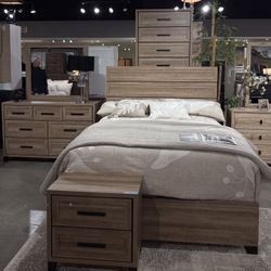 Beautiful Bedroom Set Queen 4 PCS