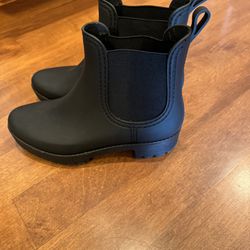 Woman’s Fashion Rain Boots Like New Shipping Avaialbe 