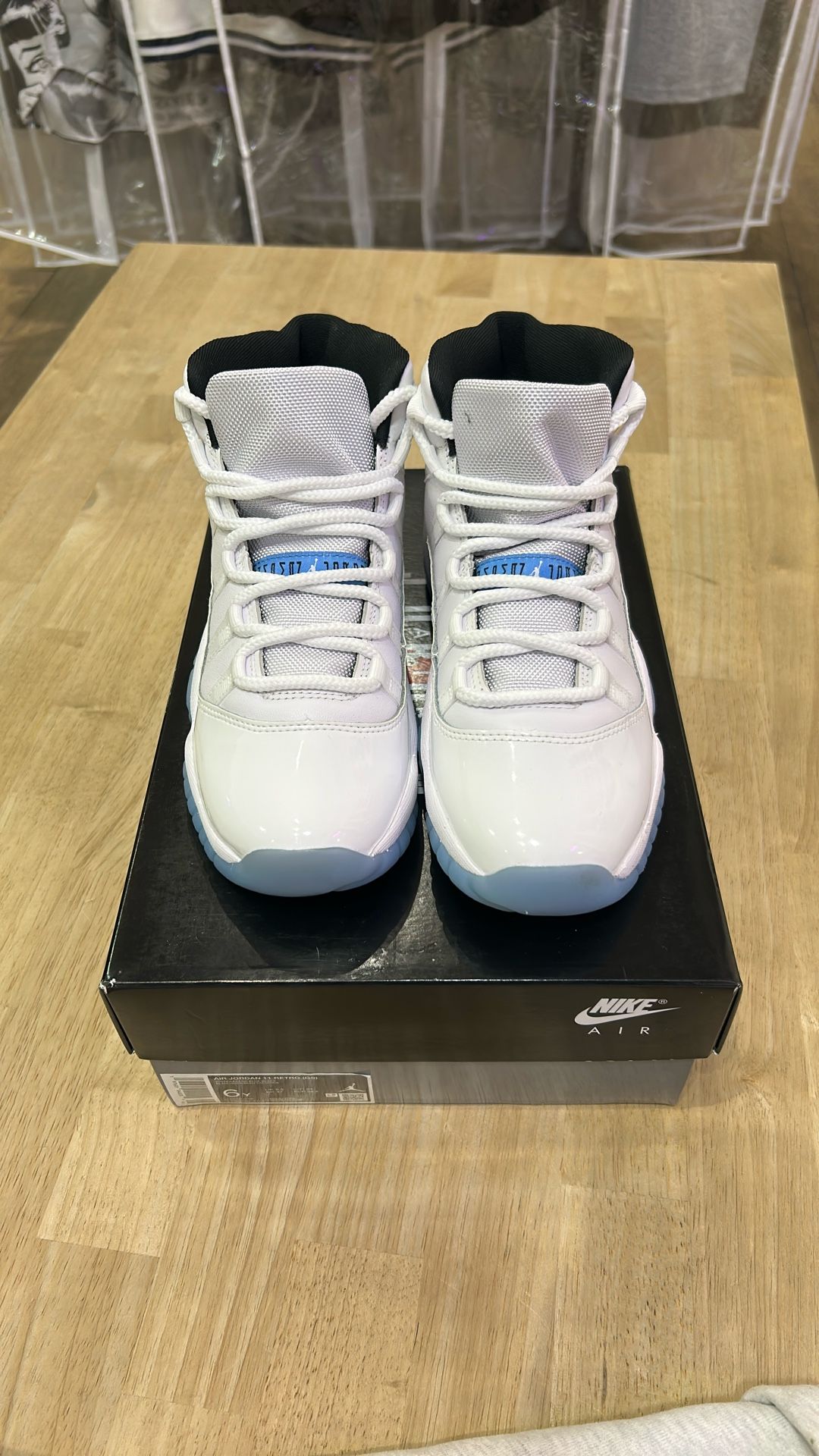 USED, OG BOX, 9/10, JORDAN 11 HIGH LEGEND BLUE, 6Y