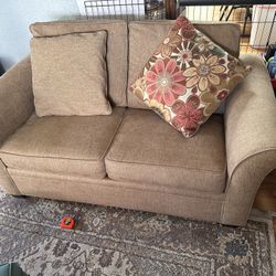 Like New Love Seat Couch 