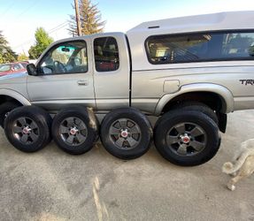 Toyota 17” Rims Stock OEM TRD style Tacoma 4Runner 6 Lug Pre 2025 Dunlop 265/70R17 Tires 1/3 Tread $335 Cash 2401 N Euclid Ave Upland 91784. No TPS se