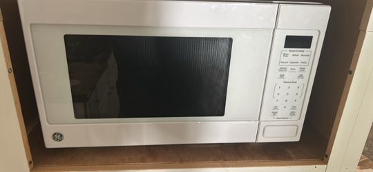 GE White Countertop Microwave with Sensor Cooking