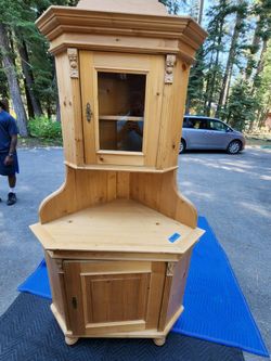 Corner Hutch