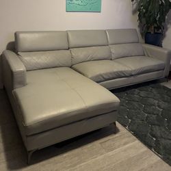 Grey Valencia Sectional & Rug