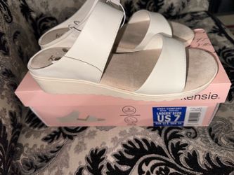 Sandals size 7