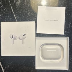 Apple Airpods Pro With Charging Case