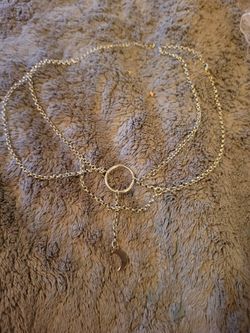 Chain Necklace With Moon Dangle