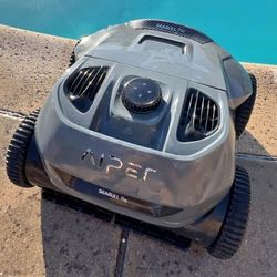 Aiper Seagull Pro New With Charger Pool Vacuum