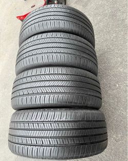 225 50 17 HANKOOK I'm selling this set of tires with 80% life left on all 4