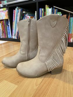 DV by Dolce Vita Lillyth Fringe Boot Kids' Size 11