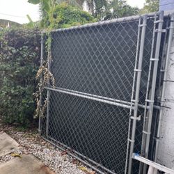 4 Chain Link Gates And 2 Rolls Of Chain Link Fence