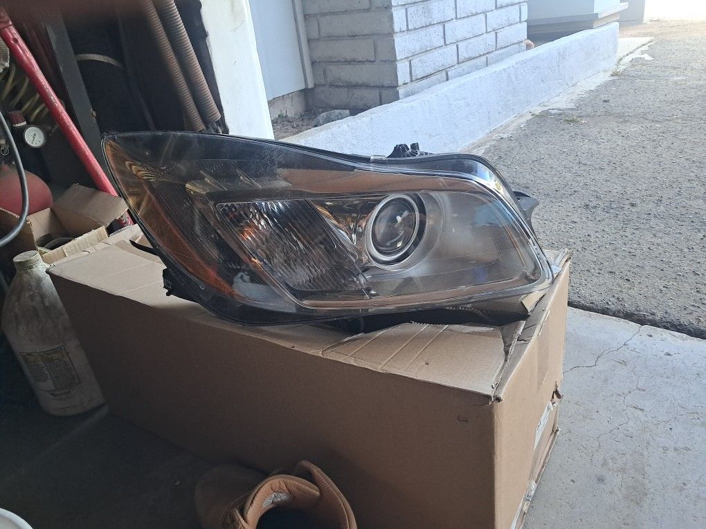 2011-2014 Buick Regal Cxl With Bulbs Driver Side Headlight
