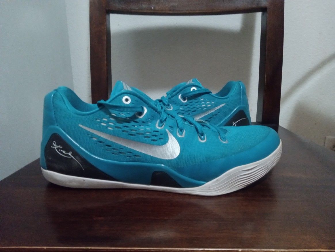 Nike Kobe Bryant Size 10.5 Men's $75